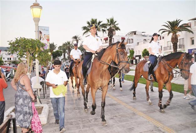 Mounted police in Bodrum mission
