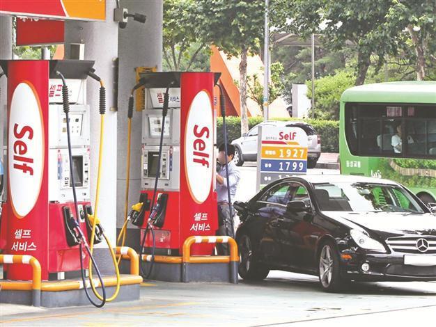 Low energy prices hurt oil firms