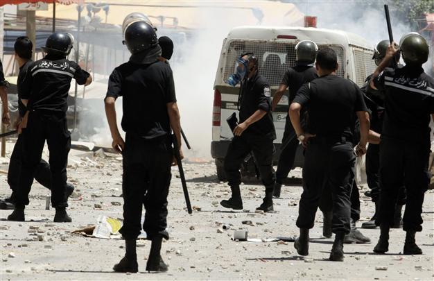 Police fire warning shots at protesters in Tunisia