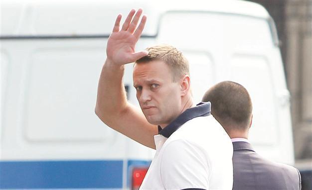 Russian dissident faces probe