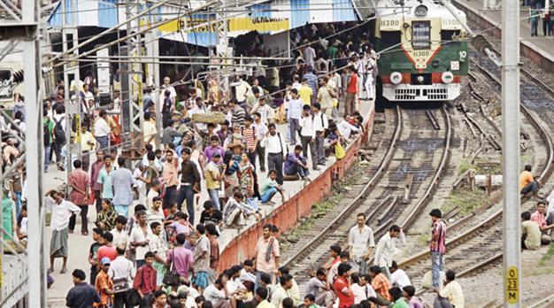 Electricity grids fail across half of India in second day
