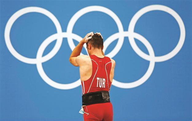 Weightlifters rue extreme pressure