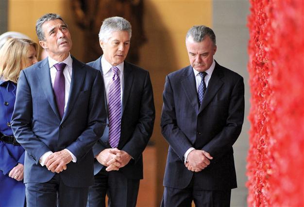 Australia backs defense spending cuts