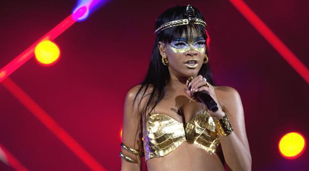 Rihanna, Drake score 5 Video Music Award nods