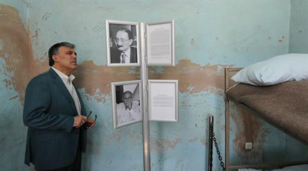 Turkish president visits prison-turned-museum