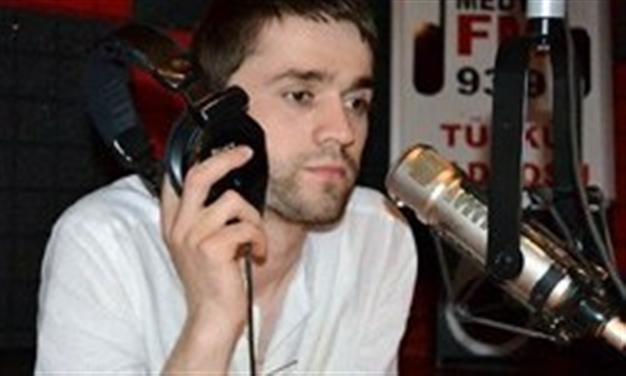 Radio host fined by RTÜK for criticizing officer’s rape