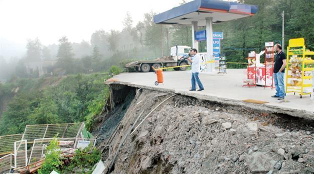 Landslip causes gasoline spill in Black Sea province