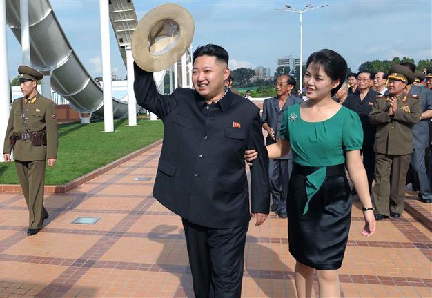 Wife of N. Koreas Kim is former singer: S. Korea