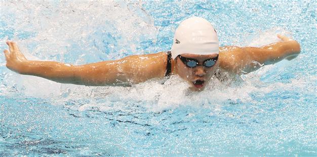 Female athletes push to close sporting gender gap