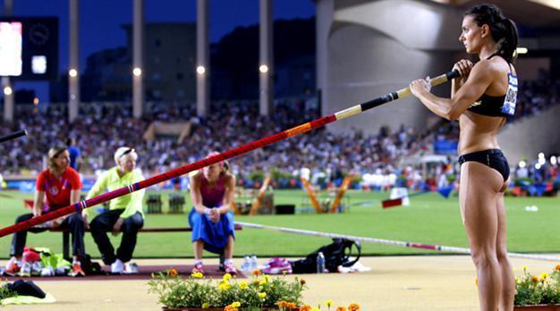 ‘Worried’ Isinbayeva eyes golden hat-trick