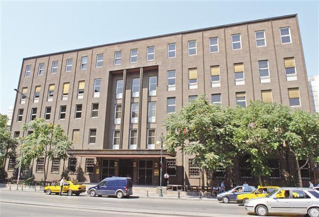 Falling prices boost case for easing policy