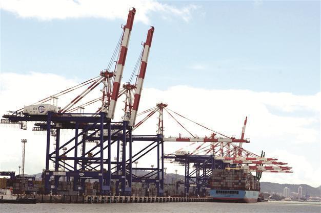 China’s trade decelerates in sign of further global fragility