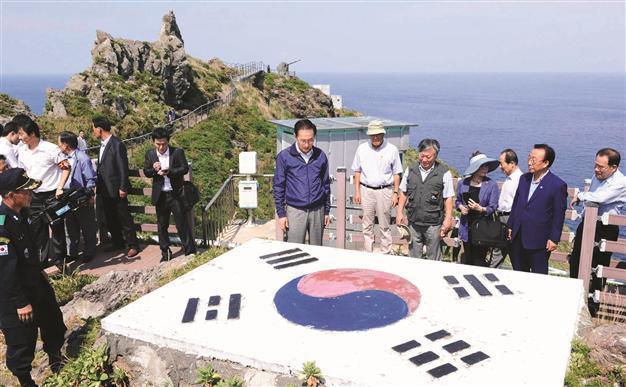 South Korea, Japan face off over disputed islands