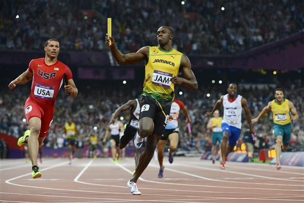 3 for 3: Bolt breaks relay record, gets more gold