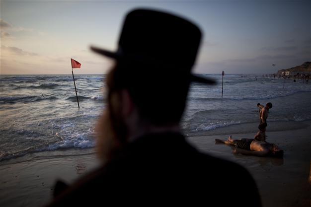 Glasses blur sight of ‘improper’ women for ultra-Orthodox Jews