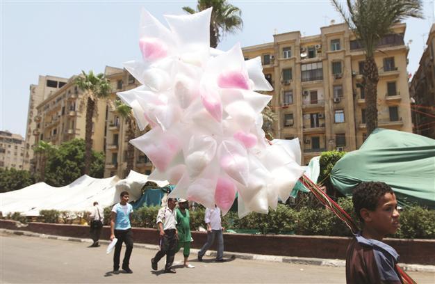 Qatar helps Egyptian gov’t with $2 billion