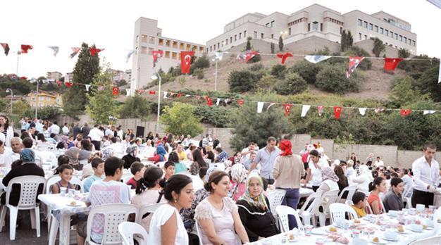 US mission hosts iftar for neighbors