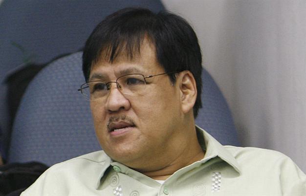 Philippine interior minister missing in plane crash