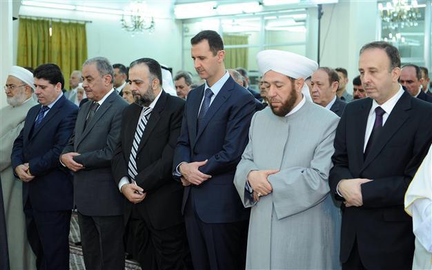 Assad appears in public for Eid prayers