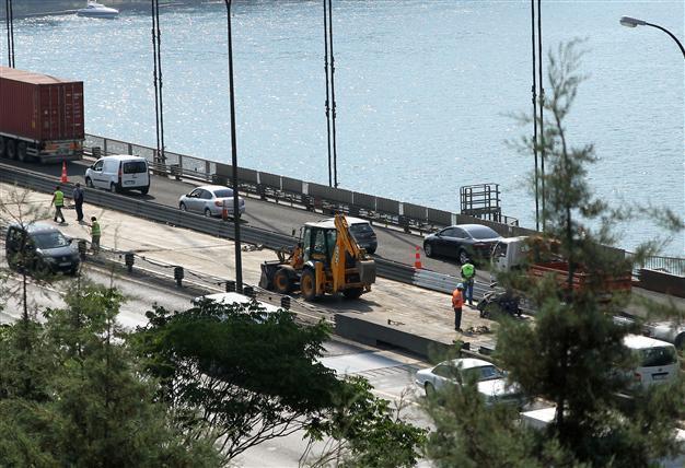 Another lane to close down on Istanbul bridge