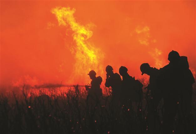 Spain fights hard to take fatal wildfire under control