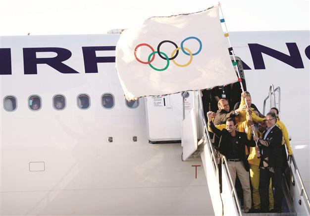 Olympic flag arrives in Rio