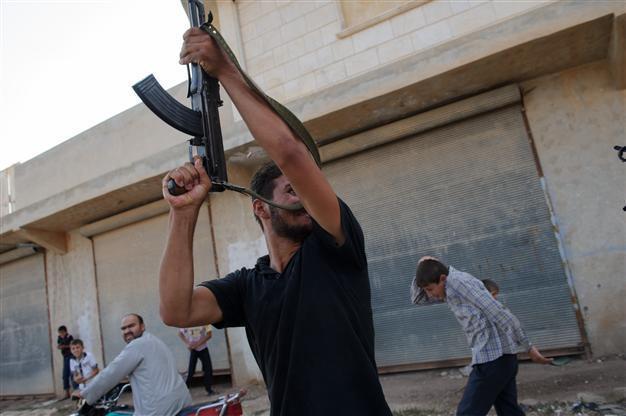 Syria rebels warn they will turn to Qaeda if West fails them