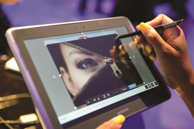 Samsung’s new tablet aims to dethrone Apple’s iPad