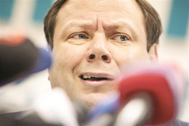 Russian tycoon ahead in Vimpelcom race