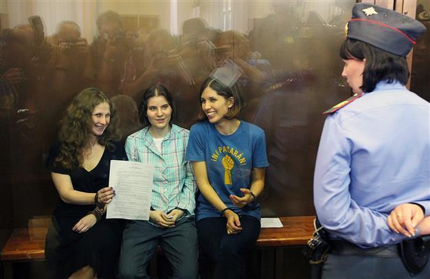 Pussy Riot will not ask Putin for pardon: lawyer