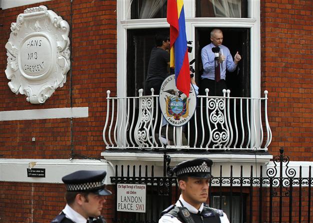 Radio host suspended after Nazi taunt at Assange mother