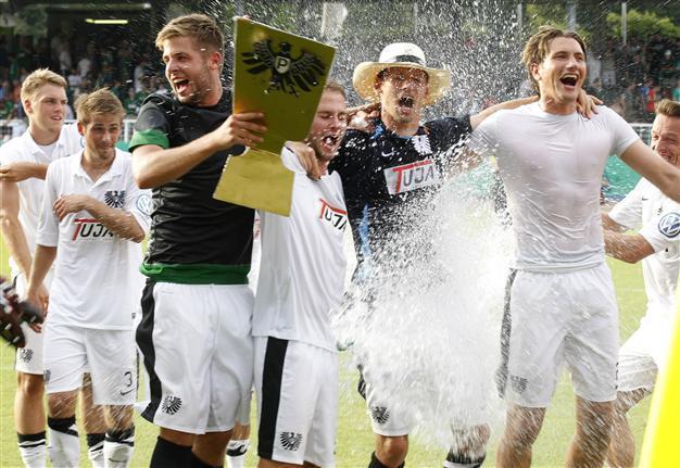 Top clubs lick cup wounds as Bundesliga looms