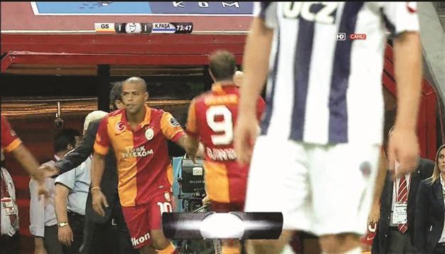Rivals cry foul over Galatasaray subs