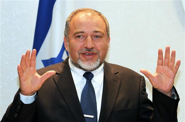 Israels Lieberman urges vote so Abbas can be ousted