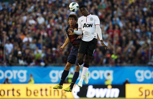 England striker Welbeck signs new Man United deal