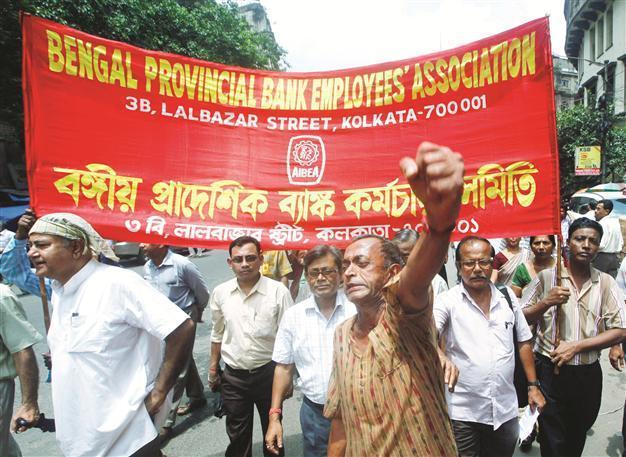 Strike of 1 million hits Indian banking sector, forex market