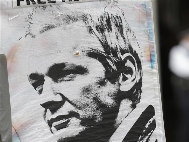 Ecuador calls on UK to retreat on Assange