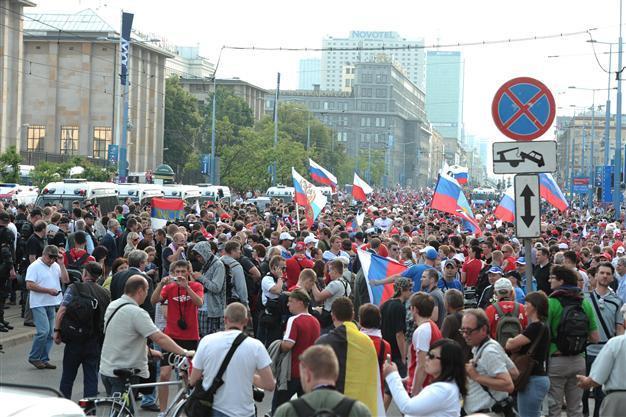 24 foreigners hurt in clashes at Euro 2012