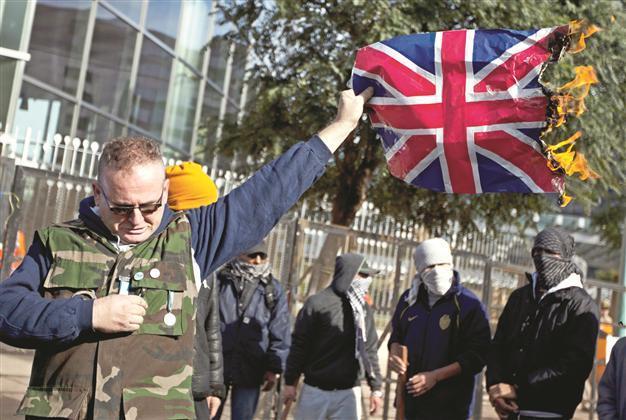 Falklands to hold vote on British rule