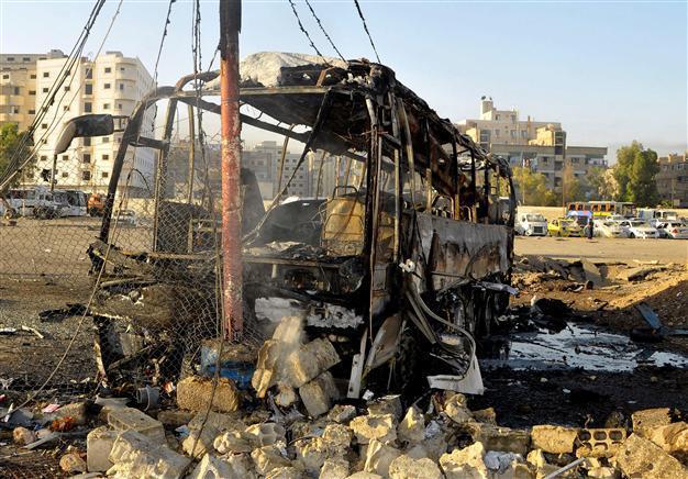 Syria violence kills 13, two car bombs reported: NGO