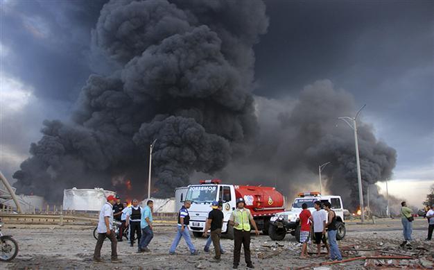 Venezuela in mourning after refinery blast kills 39
