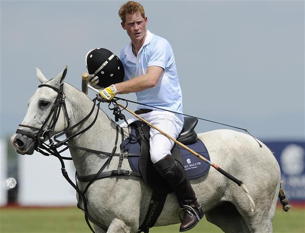 Britons back naked prince: poll