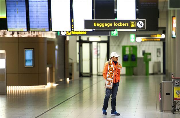 Schiphol terminal evacuated after probable WWII bomb found