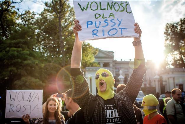 Officials: Russia killer demands Pussy Riot freed