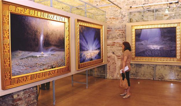 Dolmabahçe Palace gallery opens Islamic art exhibition