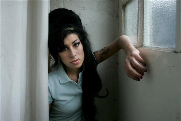 Amy Winehouses ex-boyfriend in court on rape charges