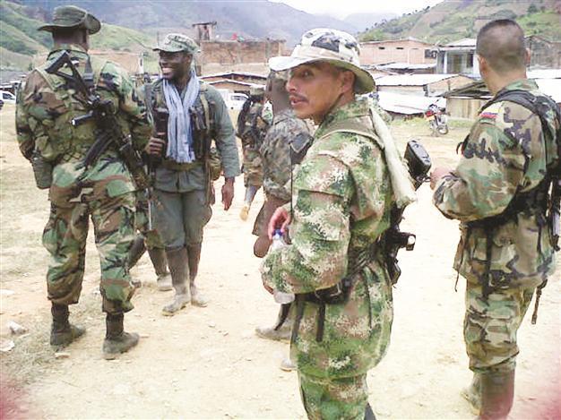 Colombian government agrees to hold peace negotiations with