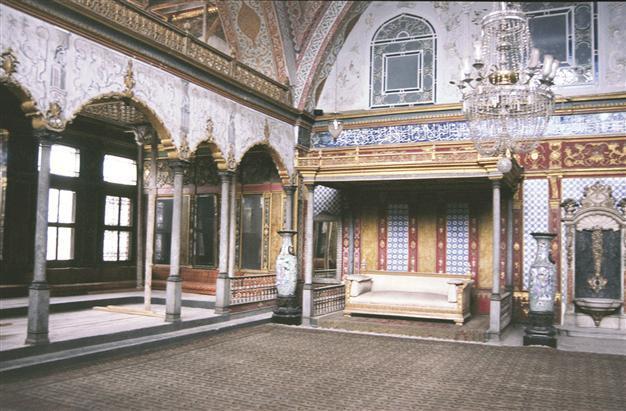 Harem exhibition continues at Topkapı
