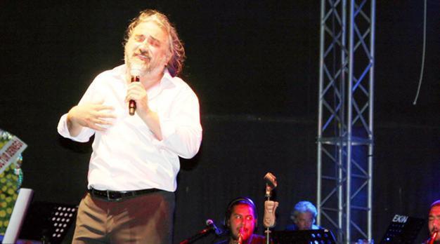Volkan Konak at Cemil Topuzlu stage
