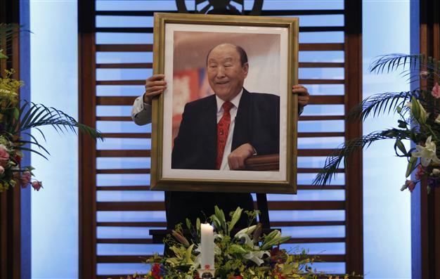 Messianic leader Sun Myung Moon dead at 92